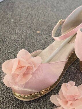 Joyfolie Girly Dress Shoe in Pink With gold details